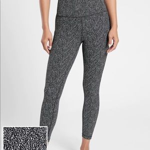 Athleta Ultimate Stash Textured 7/8th Tight, S